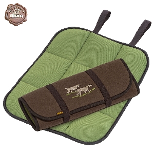 Seat Cushions and Warmers for Hunting Blinds von AKAH AKAH Foldable seat cushion with hunting dog embroidery 60200001
