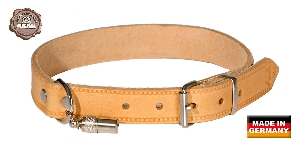 AKAH riveted collar made of pale leather